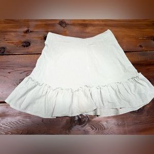 Green mini skirt! 🌸